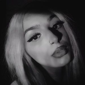 Meet your Posher, Chloe